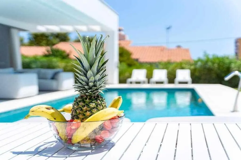 797 Holiday Rentals - Lujosa Y Moderna Villa En Puerto Marina Benalmadena
