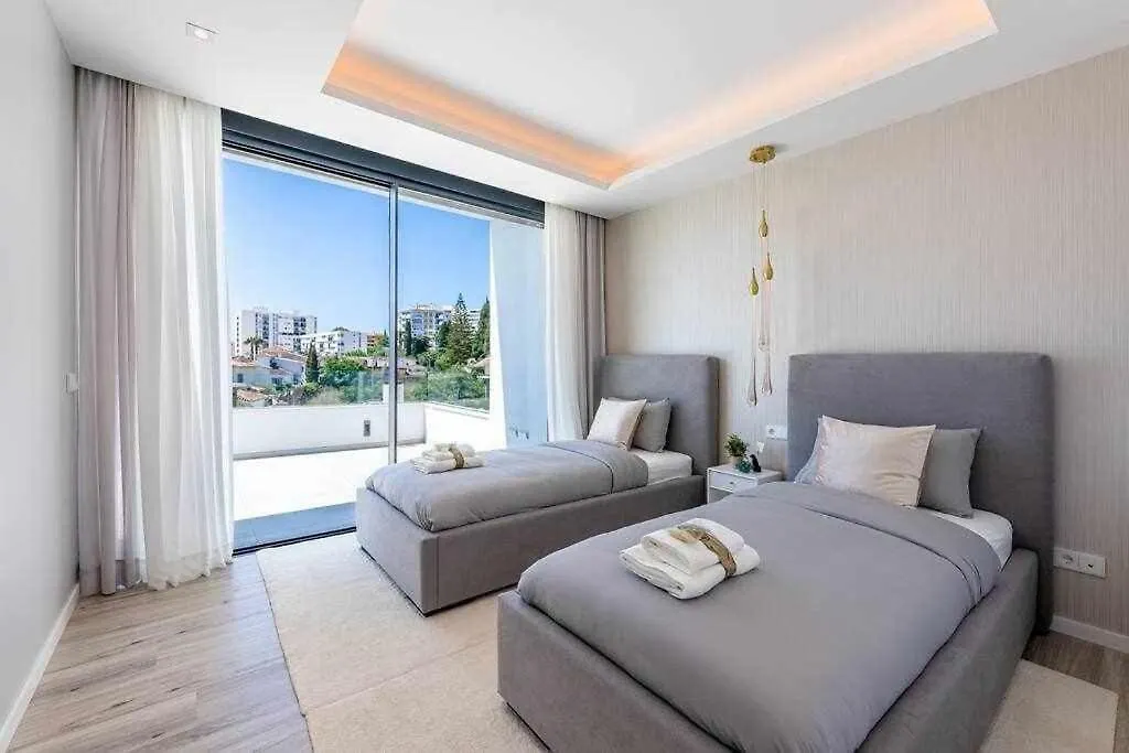 797 Holiday Rentals - Lujosa Y Moderna Villa En Puerto Marina Benalmadena