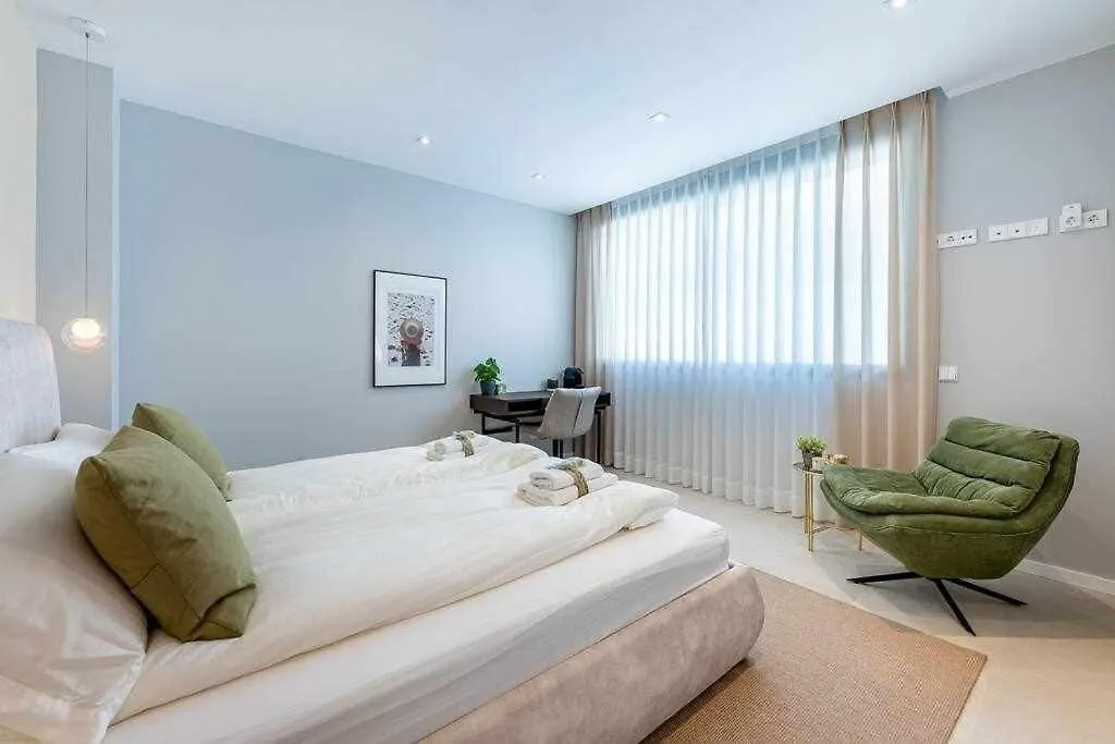 797 Holiday Rentals - Lujosa Y Moderna Villa En Puerto Marina Benalmadena