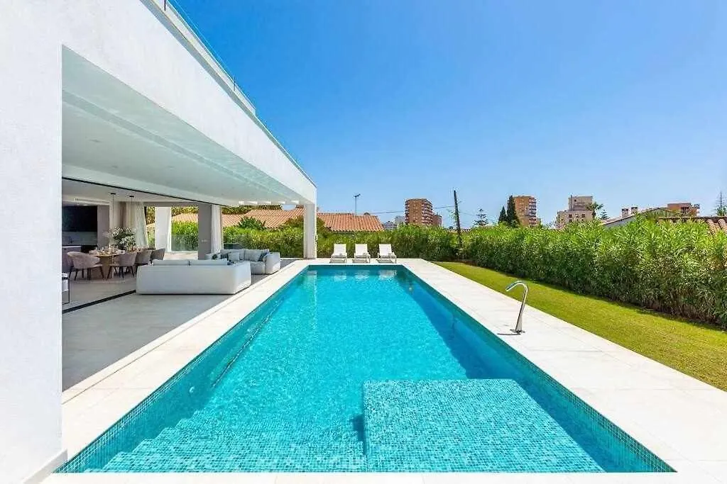 797 Holiday Rentals - Lujosa Y Moderna Villa En Puerto Marina Benalmadena