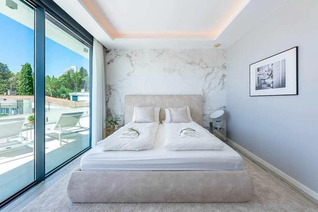 797 Holiday Rentals - Lujosa Y Moderna Villa En Puerto Marina Benalmádena 0*,  Spanje