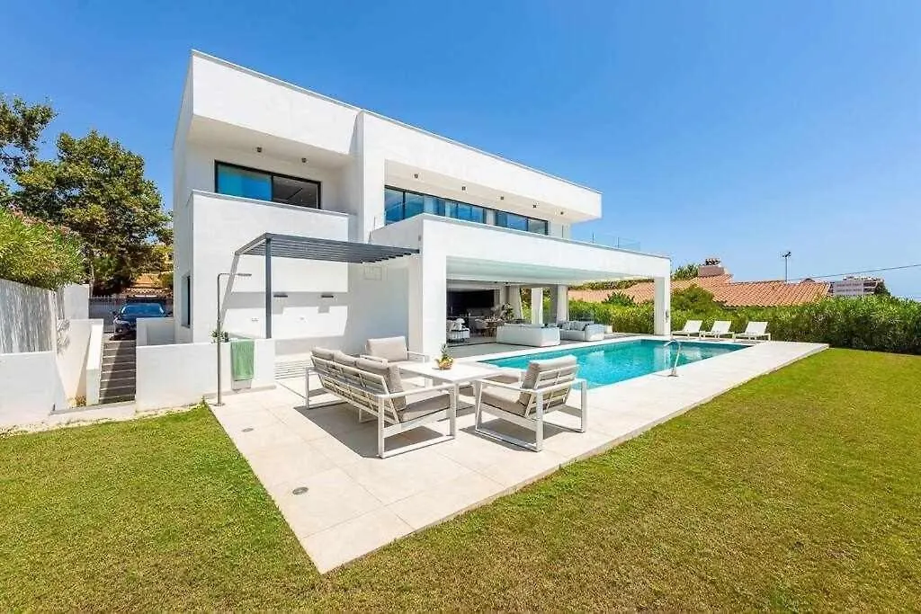 797 Holiday Rentals - Lujosa Y Moderna Villa En Puerto Marina Benalmádena 0*,  Spanje
