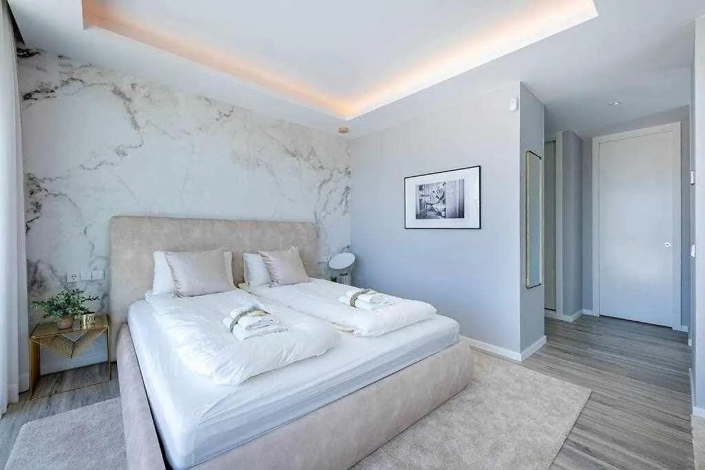 797 Holiday Rentals - Lujosa Y Moderna Villa En Puerto Marina Benalmádena 0*,  Spanje