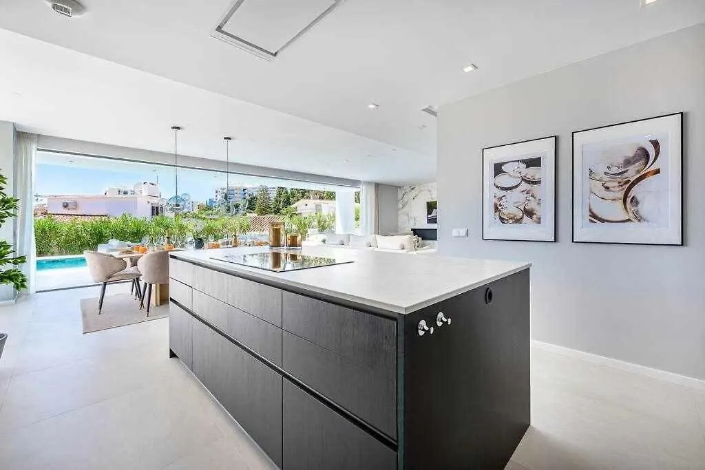 797 Holiday Rentals - Lujosa Y Moderna Villa En Puerto Marina Benalmádena