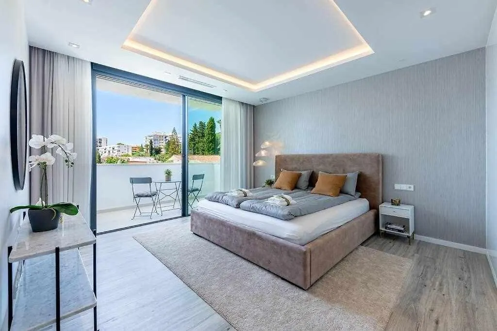 797 Holiday Rentals - Lujosa Y Moderna Villa En Puerto Marina Benalmádena