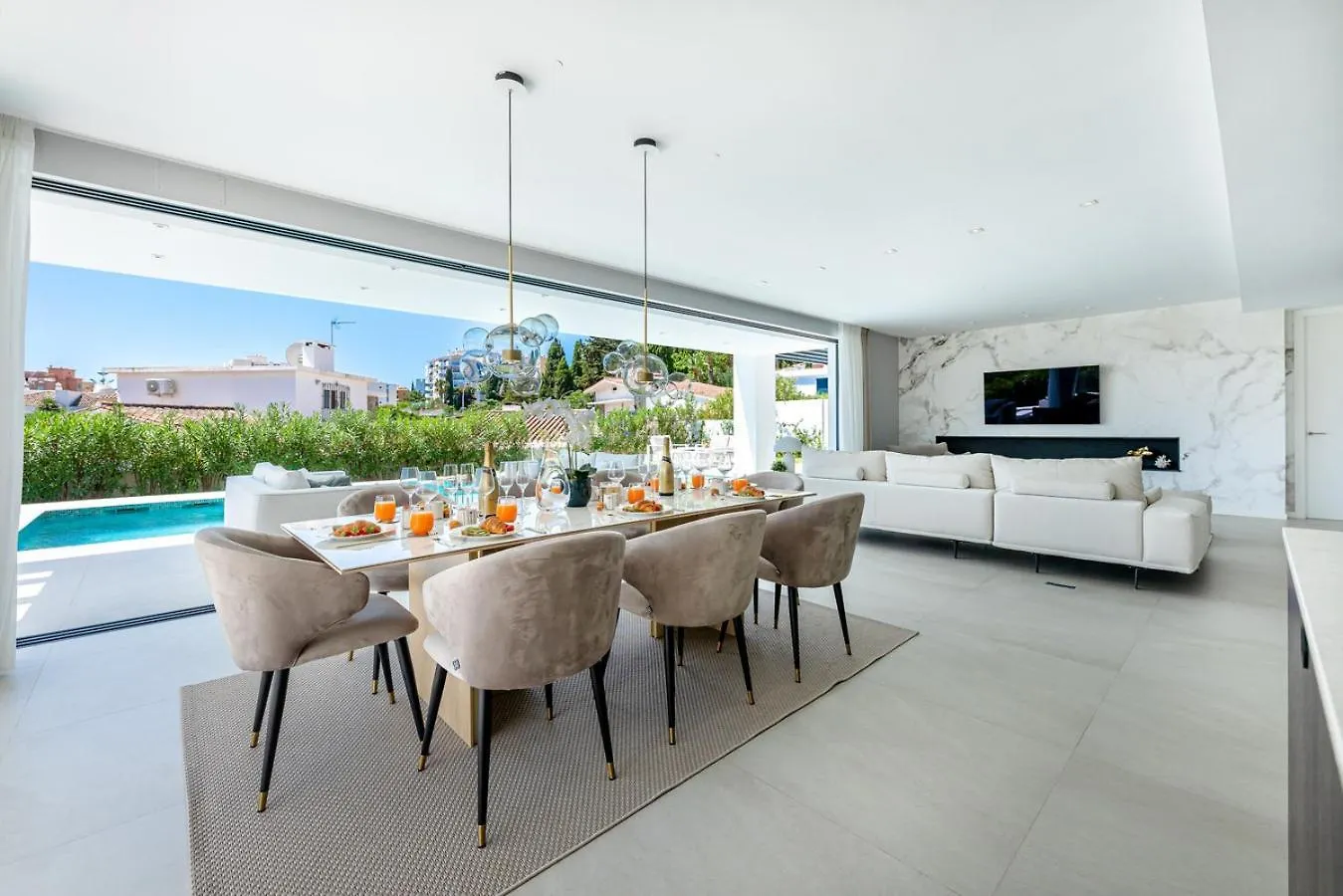 797 Holiday Rentals - Lujosa Y Moderna Villa En Puerto Marina Benalmádena 0*,